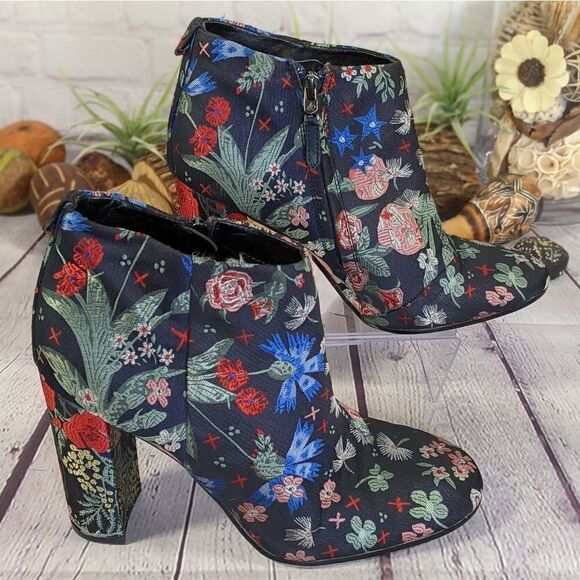 SAM EDELMAN CAMBELL FLORAL BROCADE BOOTIES - Picture 2 of 9
